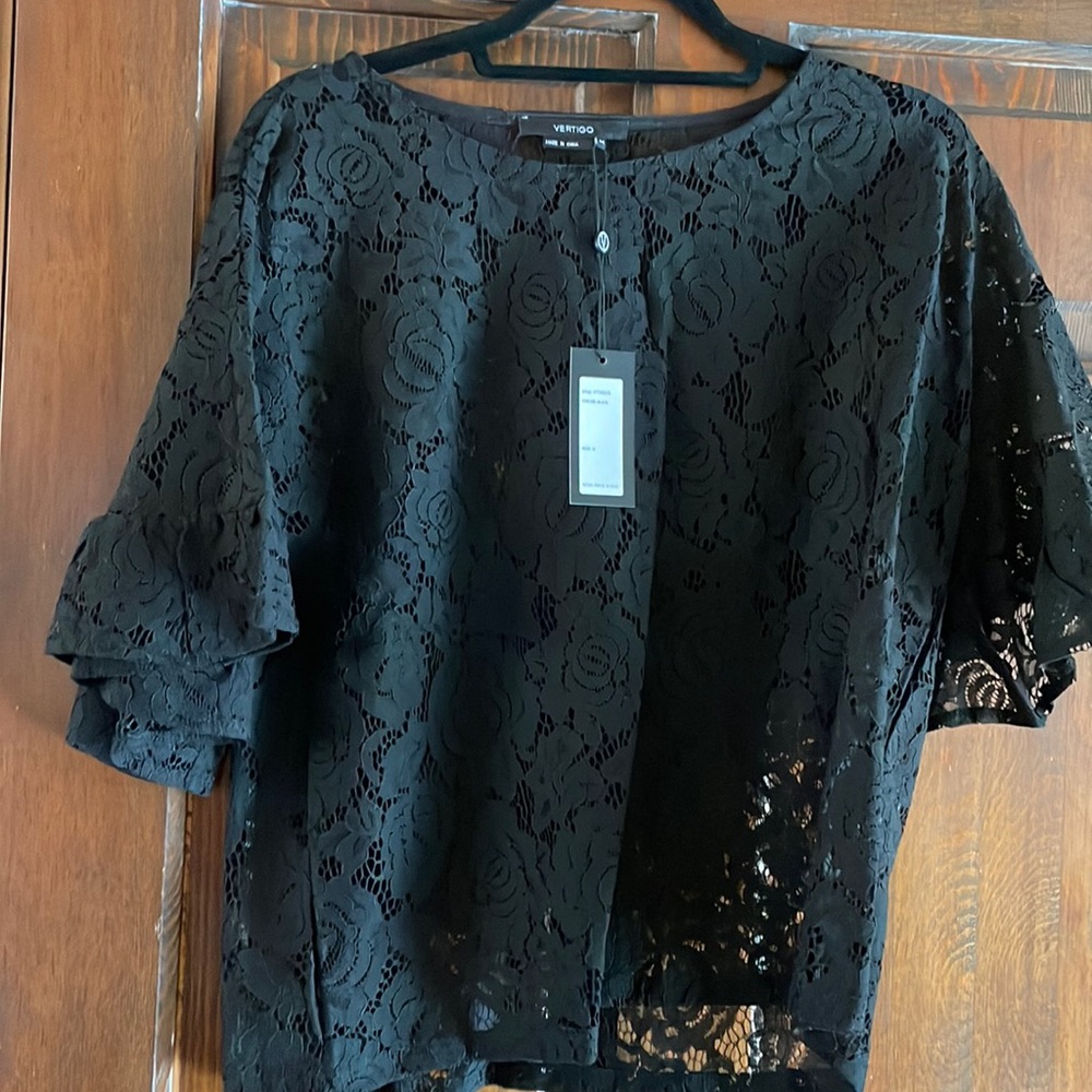 Vertigo lace black top NWT size M